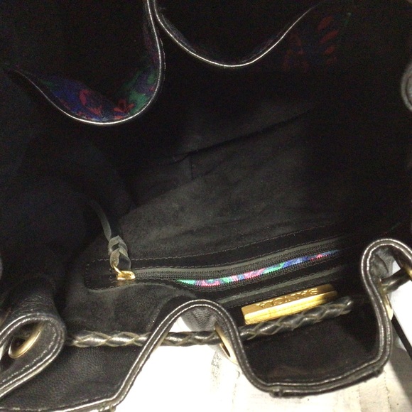 BLACK CROSSBODY LEATHER BUCKET BAG WITH FRINGES - Picture 11 of 15